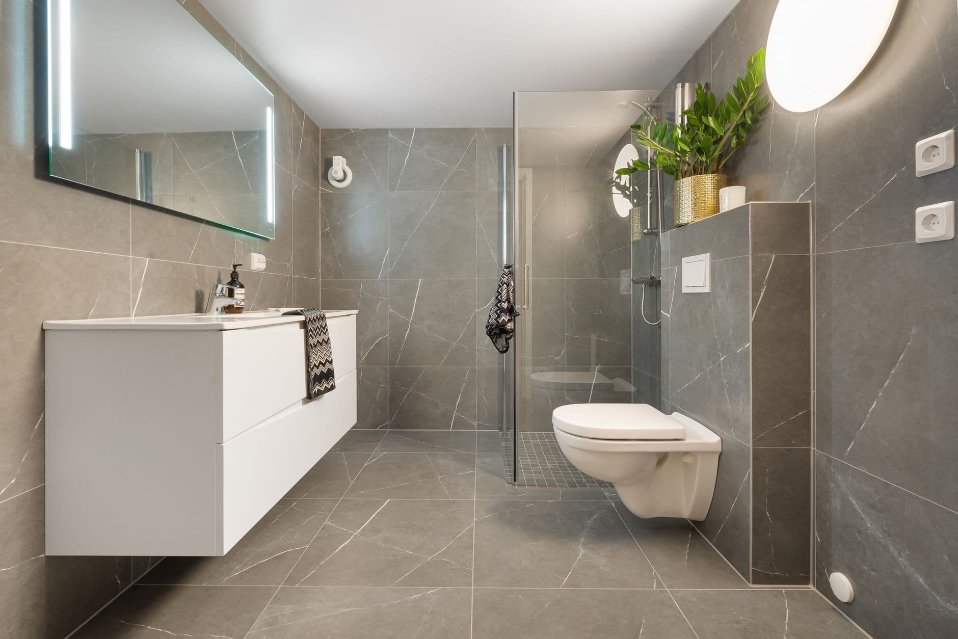 Amiante dans la salle de bain : comment s'y prendre